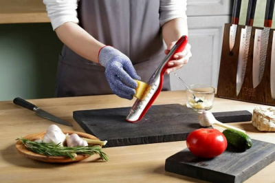 Перчатка для защиты рук при работе с  терками и ножами (размер 7-8,23см)
